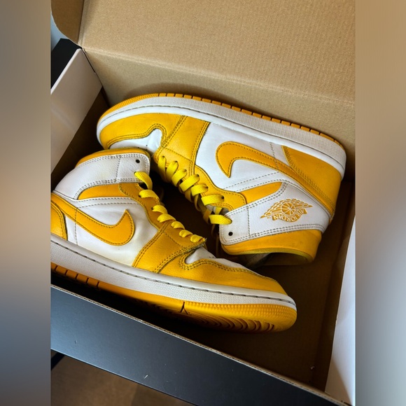 Nike Air Jordan 1 Mid White University Gold Yellow Size Women’s 8.5 New Laces - Picture 15 of 16